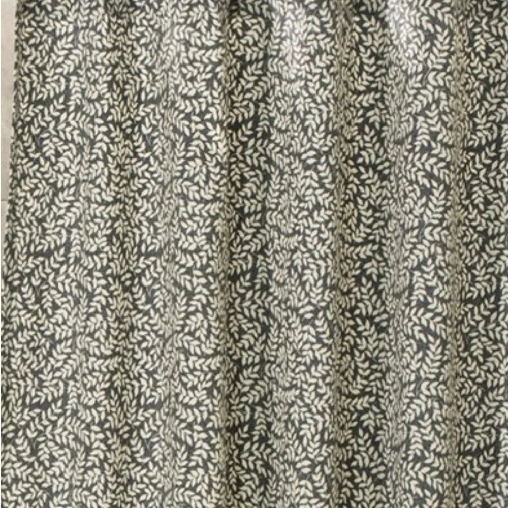 Thomasville at Home - Bouvier Black Shower Curtain – Leaf NWT